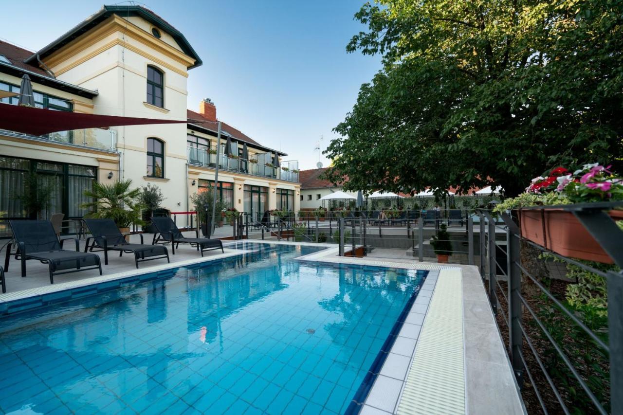 Elizabeth Hotel Gyula Εξωτερικό φωτογραφία