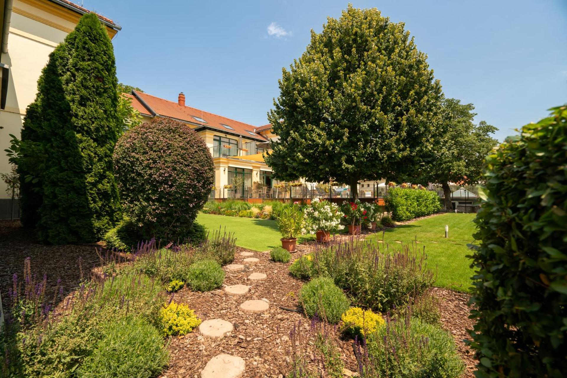 Elizabeth Hotel Gyula Εξωτερικό φωτογραφία